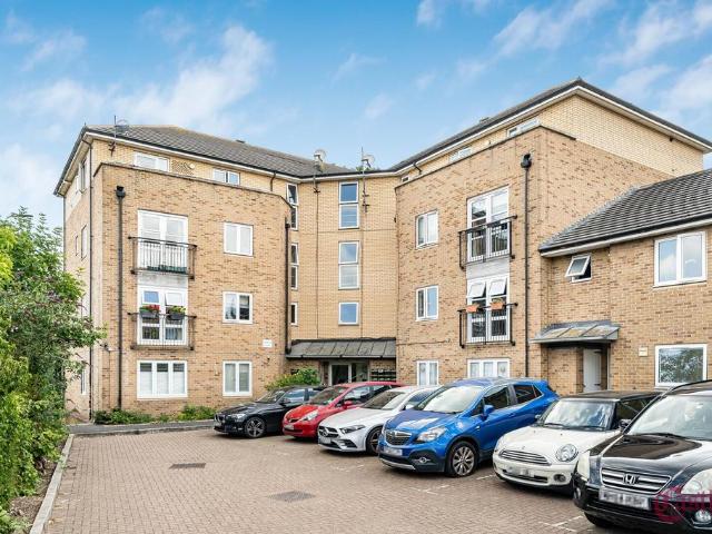 Flat for sale in Hackney Wick, Greater London