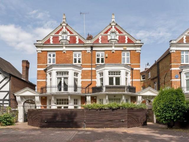 Flat for sale in St. John's Wood, Greater London