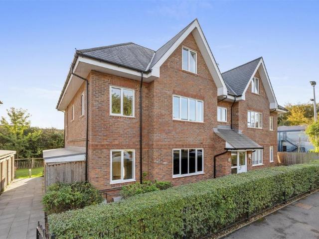 Flat for sale in High Wycombe Community Board, High Wycombe