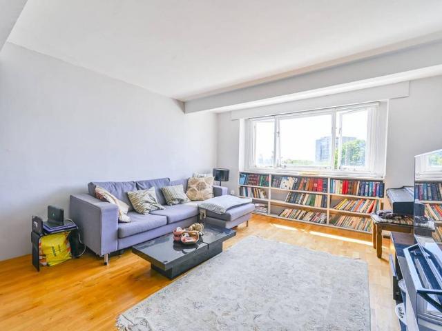 Flat for sale in Maida Vale, Greater London
