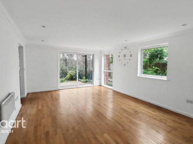 Flat for sale in Dulwich, Greater London