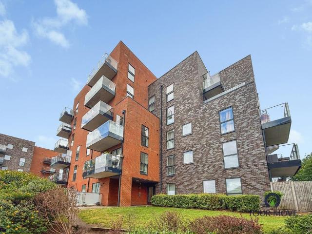 Flat for sale in North End, Greater London