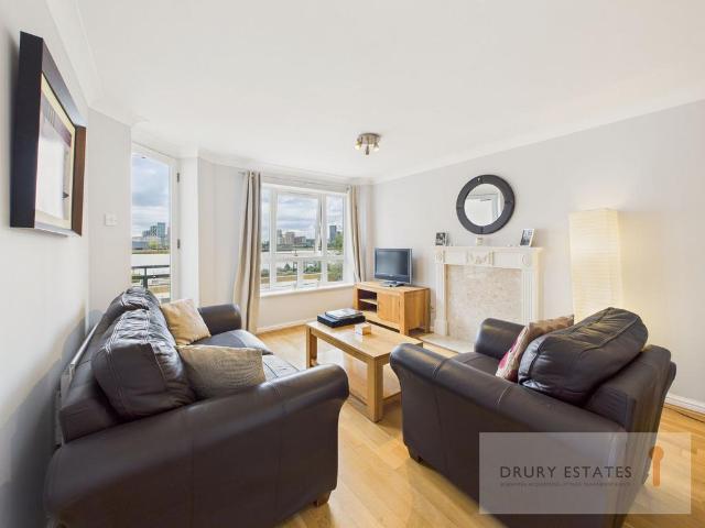 Flat for sale in Blackwall, Greater London