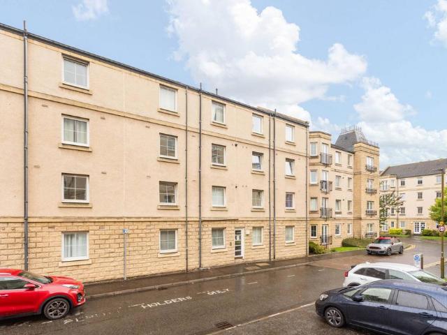 Flat for sale in Lorne, Leith