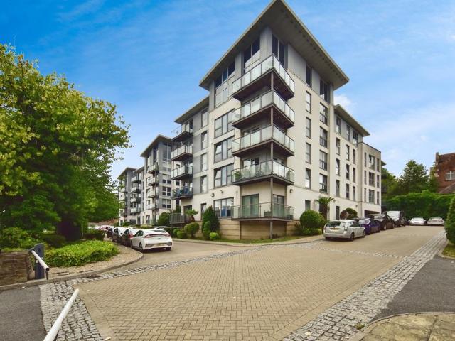 Flat for sale in Allington, Midway