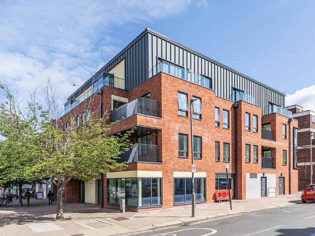 Flat for sale in Clapham Junction, Greater London