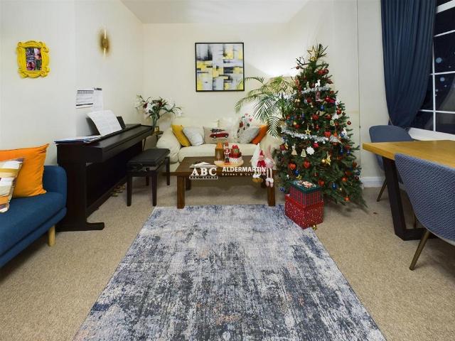 Flat for sale in Hendon, Greater London