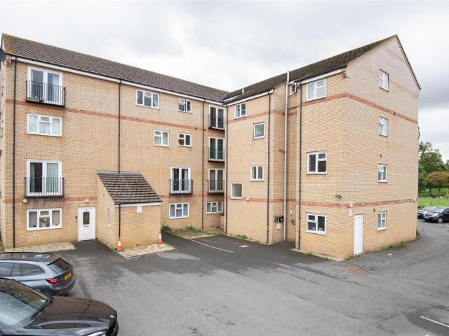 Flat for sale in Burrow's Bush, Wellingborough