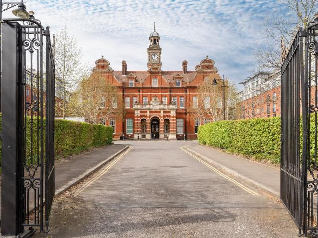 Flat for sale in Heigham Grove, East Bank