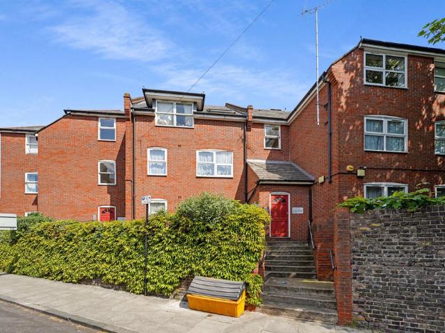 Flat for sale in Camberwell, Greater London