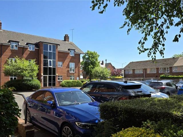 Flat for sale in Cliff Hill, Green Close