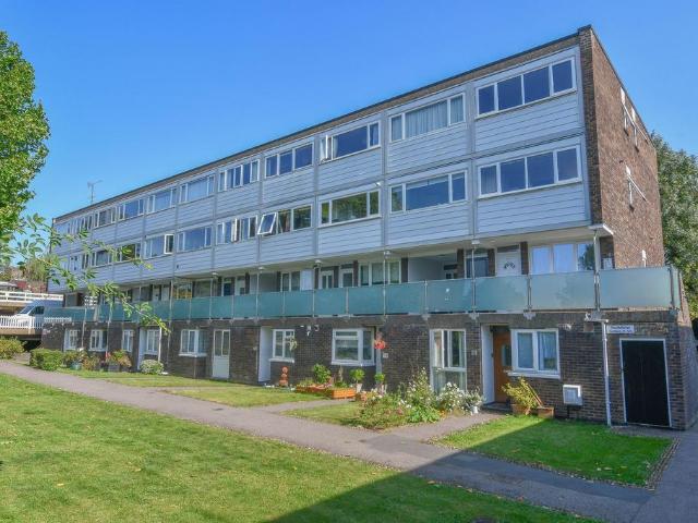 Flat for sale in Kings Hill, Colliers End