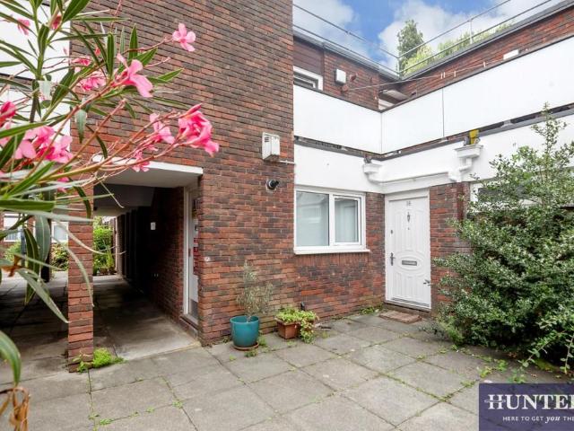 Flat for sale in Brondesbury, Greater London