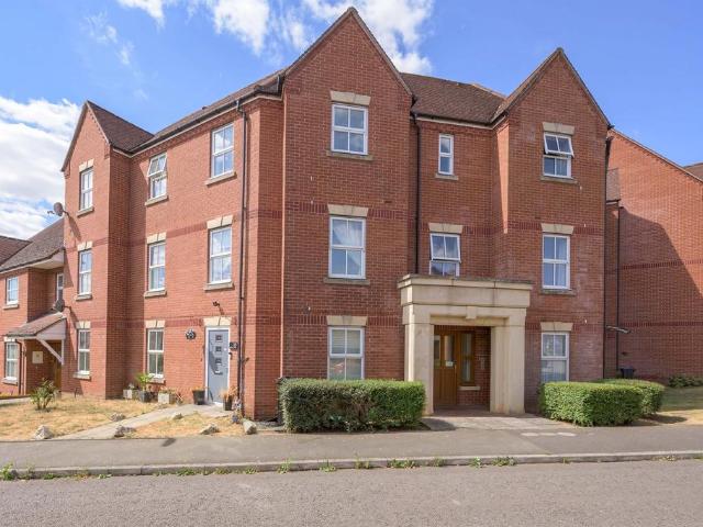 Flat for sale in Desborough, North Northamptonshire