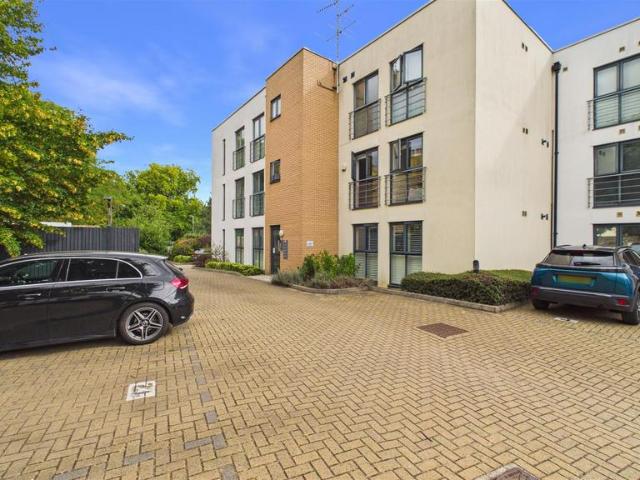 Flat for sale in Hertford, Colliers End
