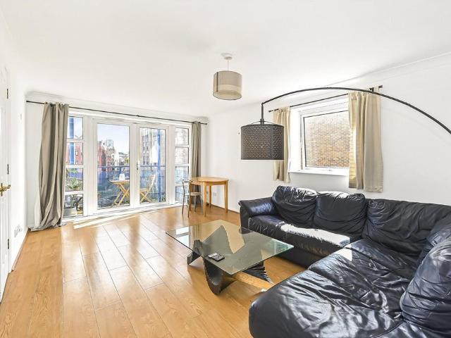 Flat for sale in Ratcliffe, Greater London