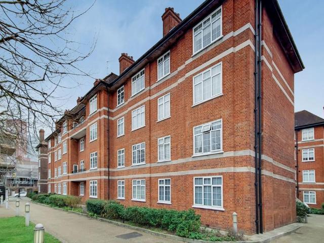 Flat for sale in Vauxhall, Greater London