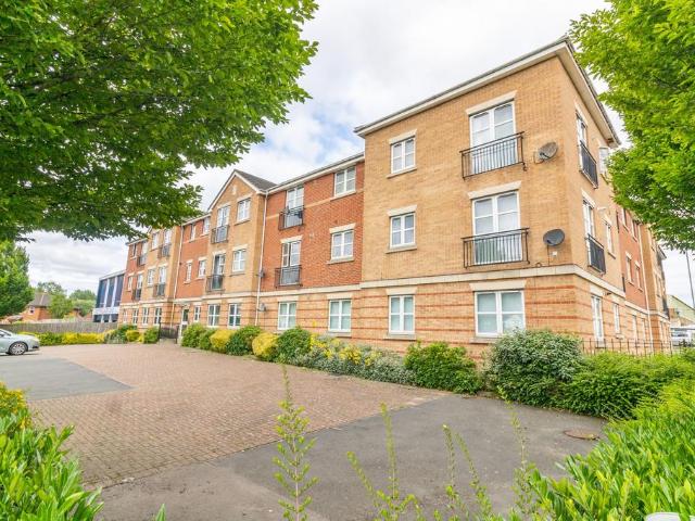Flat for sale in Pinfold, Leicestershire