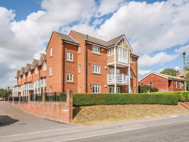 Flat for sale in Marlborough, Easton Royal