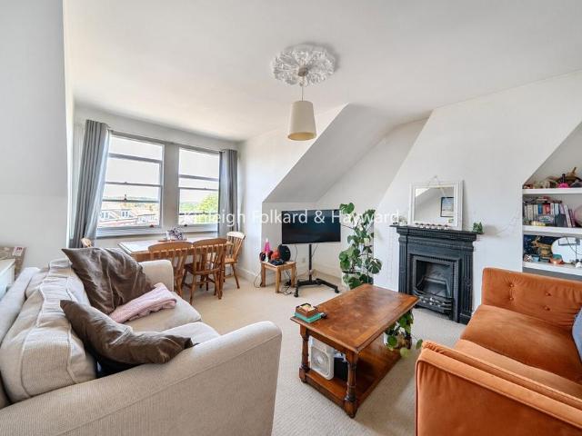 Flat for sale in Hornsey, Greater London