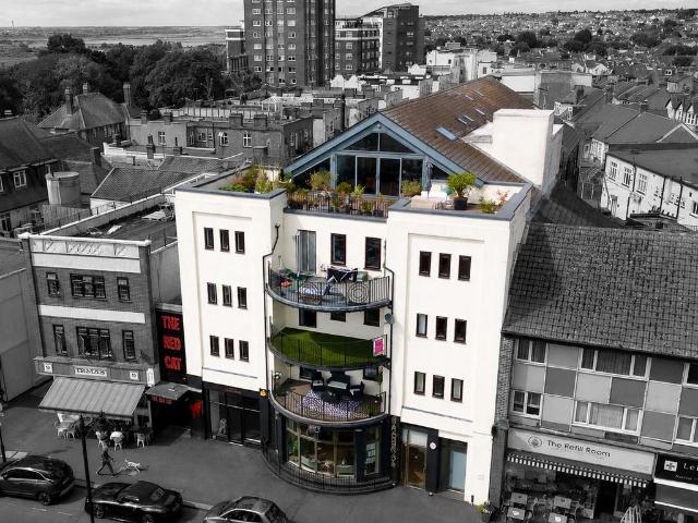 Flat for sale in Alton Barnes, Essex