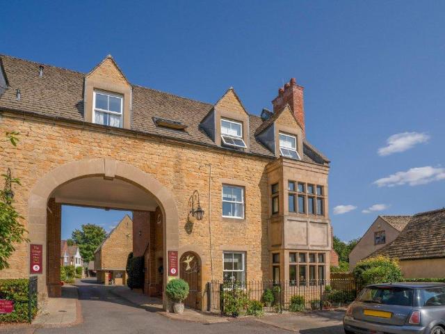 Flat for sale in Fossebridge, Gloucestershire