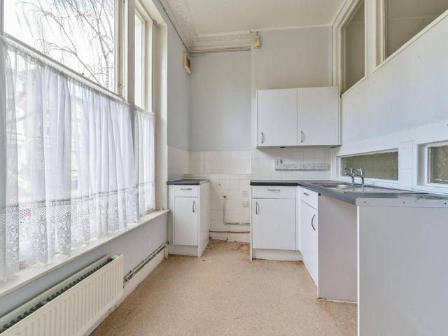 Flat for sale in Kentish Town, Greater London