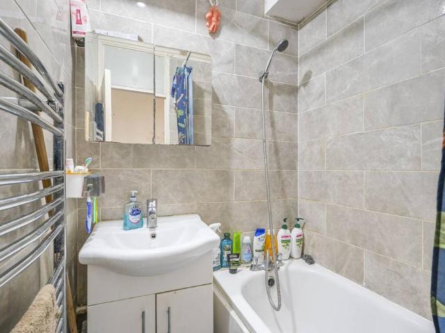 Flat for sale in Ratcliffe, Shadwell