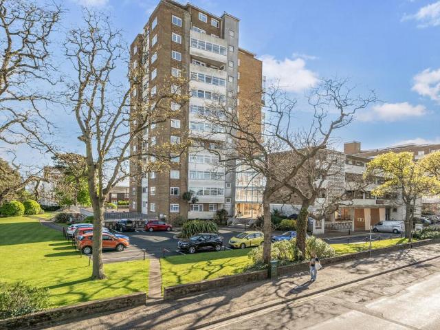 Flat for sale in West Worthing, Worthing