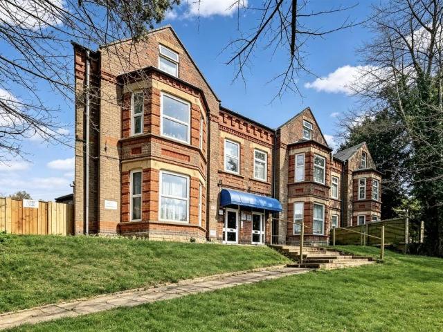 Flat for sale in Spring Park, Luton