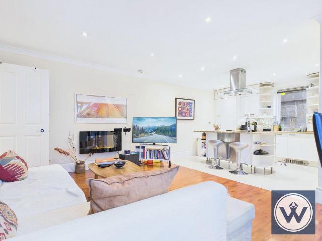 Flat for sale in Bayswater, Greater London