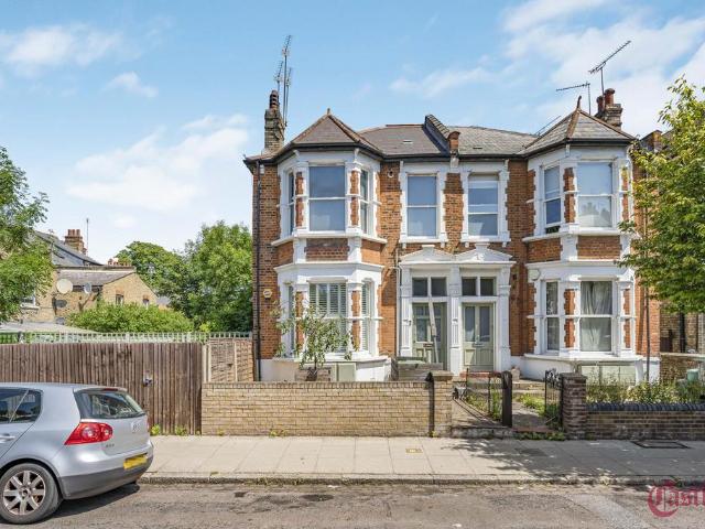 Flat for sale in Hornsey, Greater London