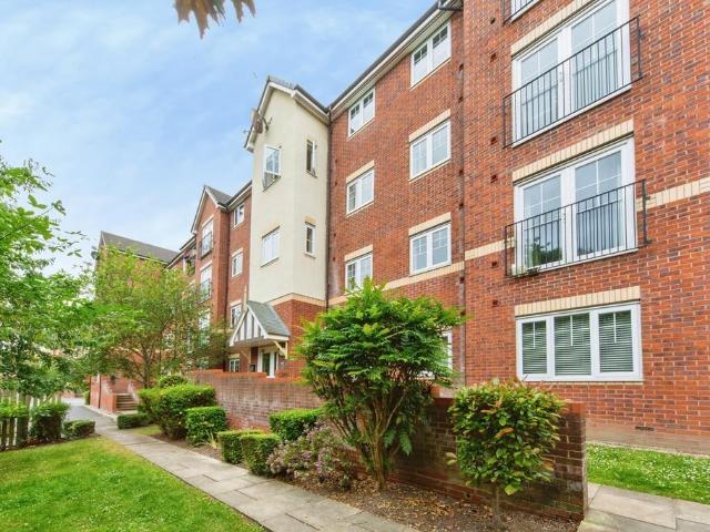 Flat for sale in Rossmore, Cheshire