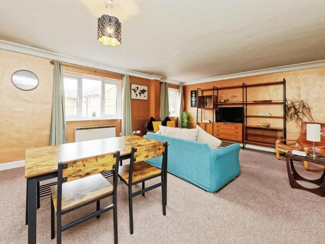 Flat for sale in St. Mildred's, The Bridge