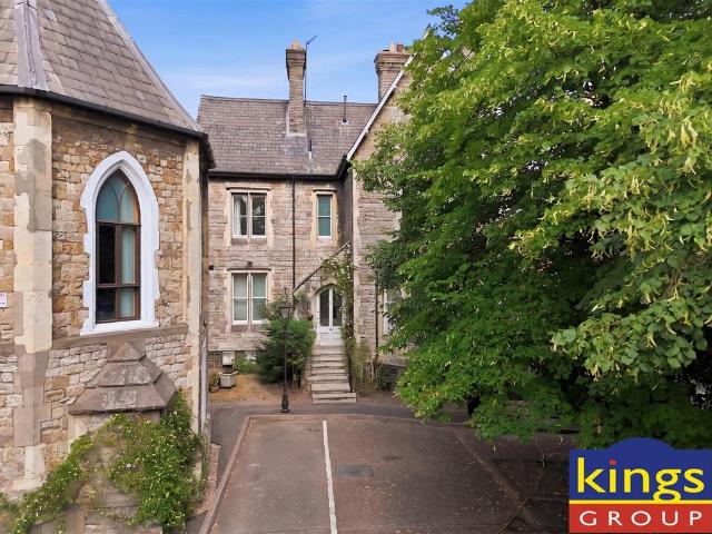 Flat for sale in Upper Edmonton, Greater London