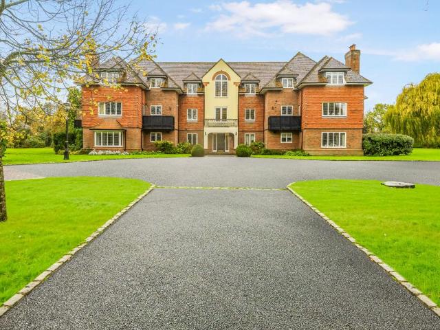 Flat for sale in Pyrford Green, Woking