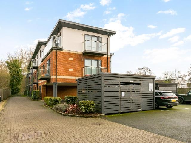 Flat for sale in Batchworth