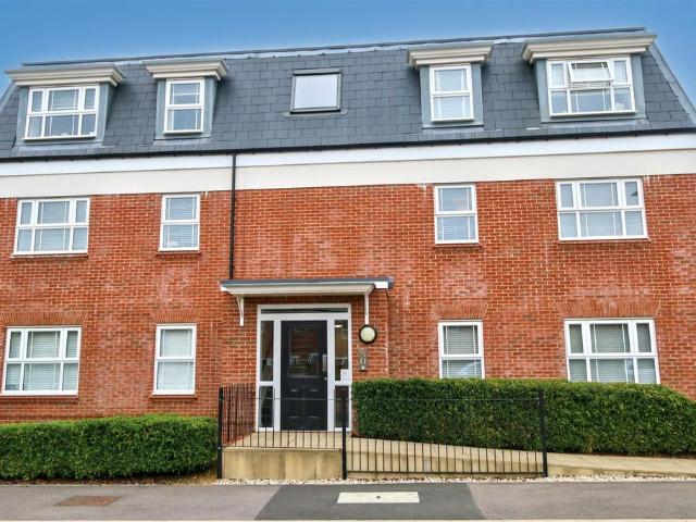 Flat for sale in Harperbury Park, St Albans
