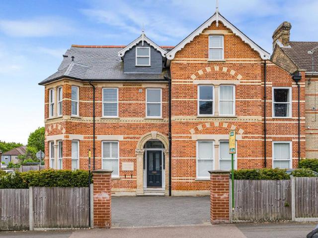Flat for sale in Longlands, Greater London