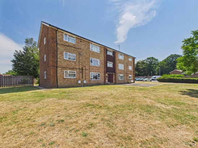 Flat for sale in Little Sandhurst