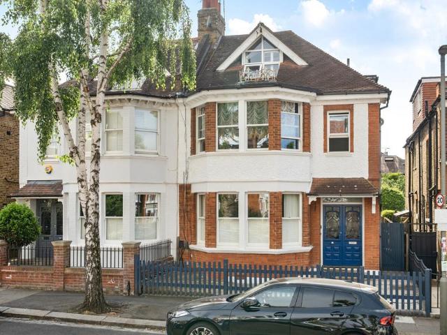Flat for sale in Putney, Greater London