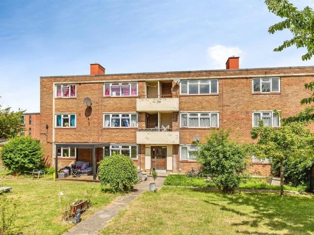 Flat for sale in Horfield, Feckenham