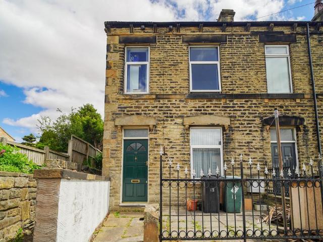 Flat for sale in Batley, West Yorkshire