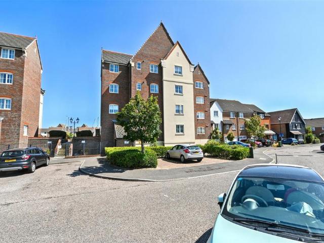 Flat for sale in Sovereign Harbour, Eastbourne