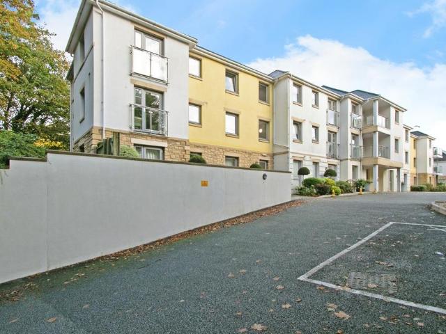 Flat for sale in Trelander, Penweathers