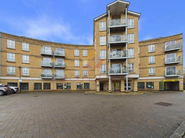 Flat for sale in Fordham Heath, Essex