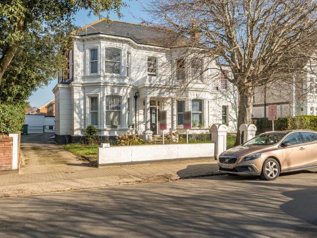 Flat for sale in West Worthing, Worthing