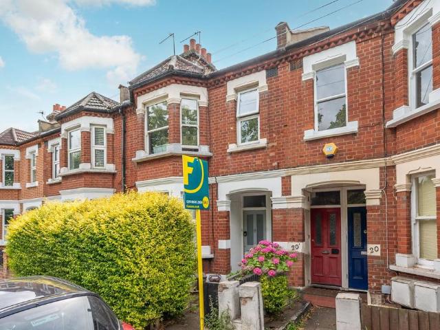 Flat for sale in London Borough of Merton, South Wimbledon