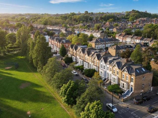 Flat for sale in Harringay, Greater London