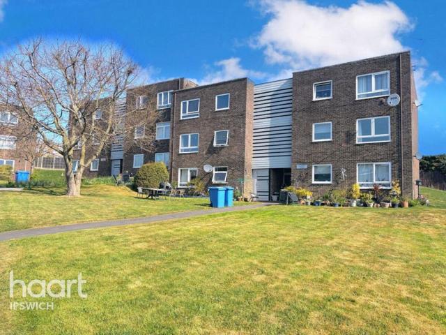Flat for sale in Key Street, Suffolk